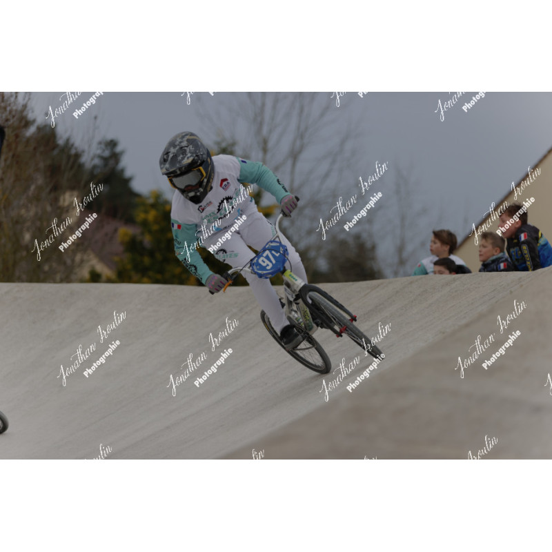 2025-03-15_18-07-48_JI_L0196_ps
